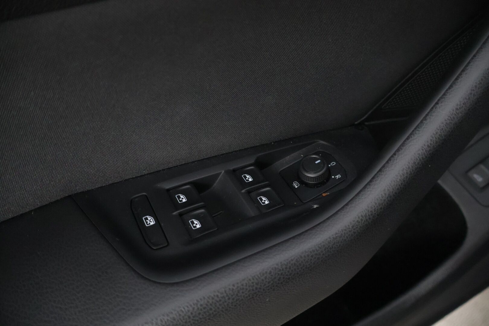 Volkswagen Passat 2021 Variant 2,0 TDI EVO SCR 110 kW DSG-automaatti* 2-.om Suomi-auto / Webasto / Koukku / Tutkat / Adaptivakkari / Sähköluukku * - * Esimerkillinen huoltohistoria / 2-om. Suomi-Auto / Halutumpi tumma väri / Hyvät varusteet * 
