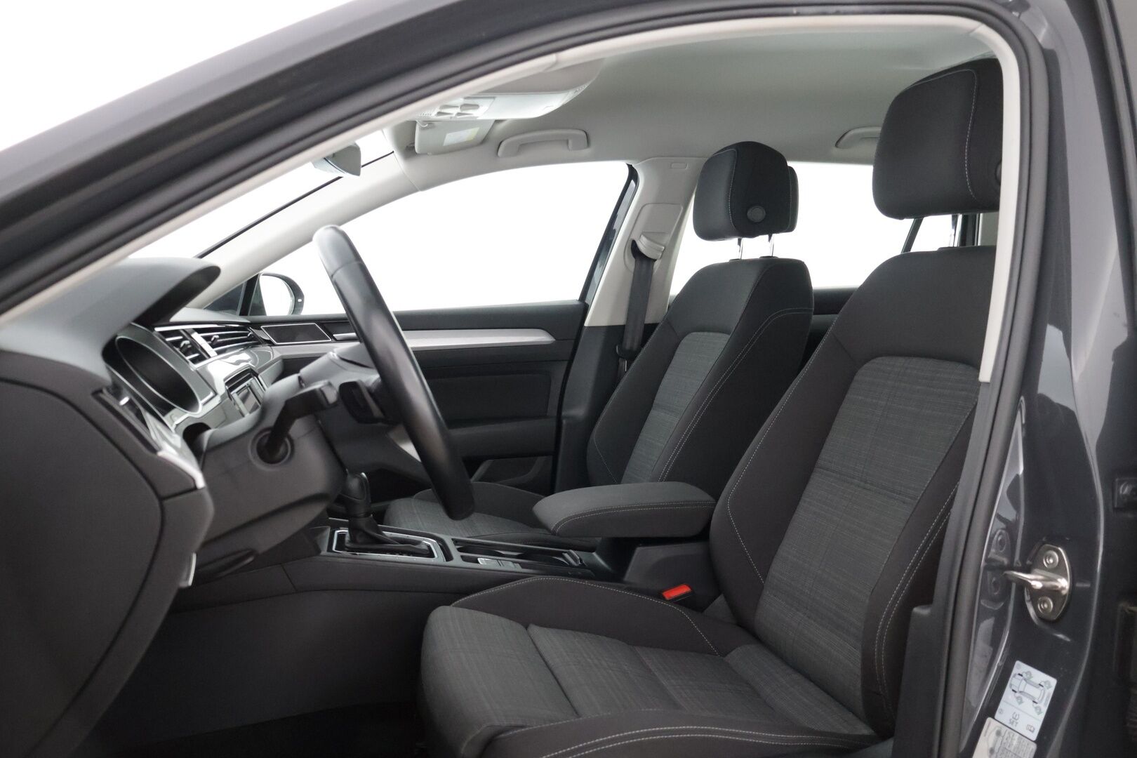 Volkswagen Passat 2021 Variant 2,0 TDI EVO SCR 110 kW DSG-automaatti* 2-.om Suomi-auto / Webasto / Koukku / Tutkat / Adaptivakkari / Sähköluukku * - * Esimerkillinen huoltohistoria / 2-om. Suomi-Auto / Halutumpi tumma väri / Hyvät varusteet * 