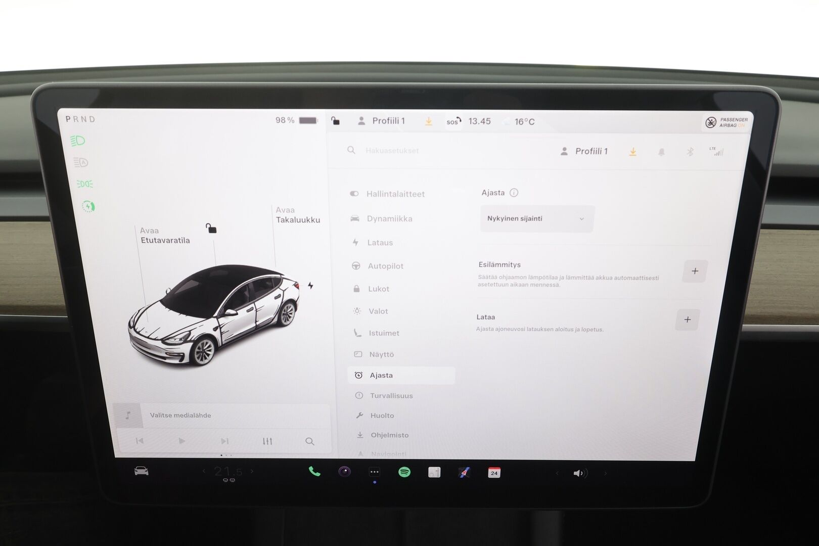 Tesla Model 3 2021 Long Range - | Koukku | ILP | Lasikatto | ACC | Matrix-LED | P.Kamera | Muistipenkki | Premium Audio | Navi | Kaistavahti | Keyless | Premium Connectivity | 1-om Suomi-auto | 2x Latauskaapelit | Kahdet renkaat |