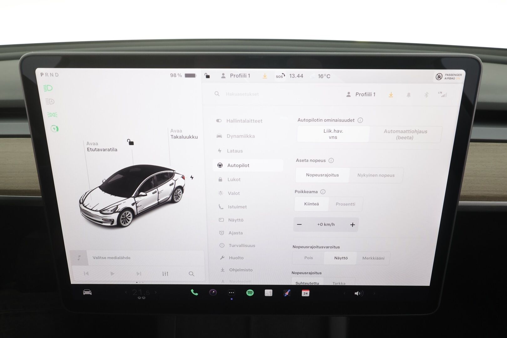 Tesla Model 3 2021 Long Range - | Koukku | ILP | Lasikatto | ACC | Matrix-LED | P.Kamera | Muistipenkki | Premium Audio | Navi | Kaistavahti | Keyless | Premium Connectivity | 1-om Suomi-auto | 2x Latauskaapelit | Kahdet renkaat |