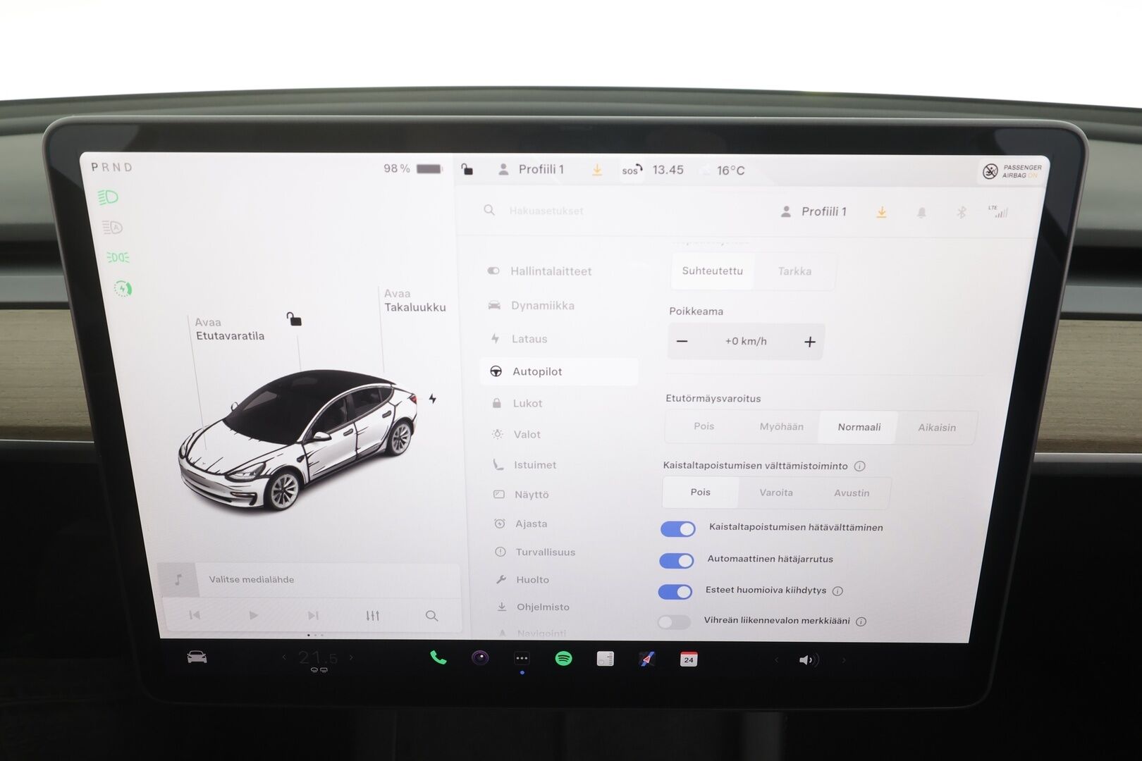 Tesla Model 3 2021 Long Range - | Koukku | ILP | Lasikatto | ACC | Matrix-LED | P.Kamera | Muistipenkki | Premium Audio | Navi | Kaistavahti | Keyless | Premium Connectivity | 1-om Suomi-auto | 2x Latauskaapelit | Kahdet renkaat |