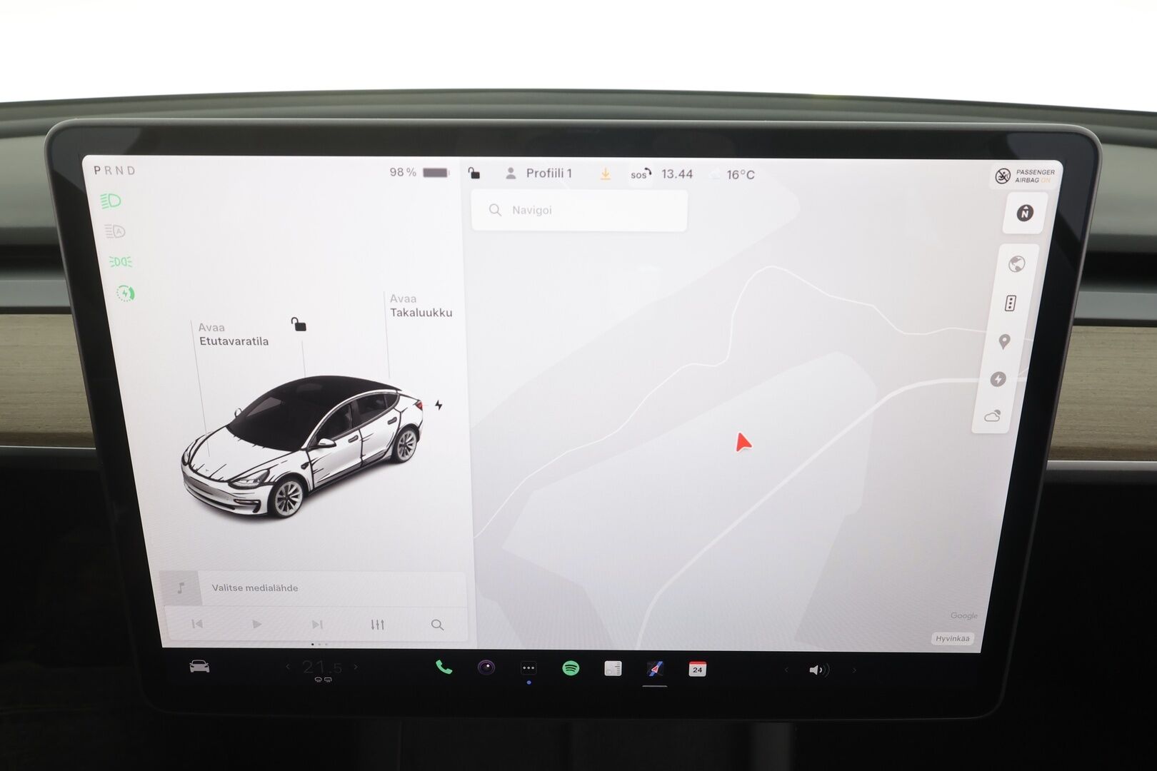 Tesla Model 3 2021 Long Range - | Koukku | ILP | Lasikatto | ACC | Matrix-LED | P.Kamera | Muistipenkki | Premium Audio | Navi | Kaistavahti | Keyless | Premium Connectivity | 1-om Suomi-auto | 2x Latauskaapelit | Kahdet renkaat |
