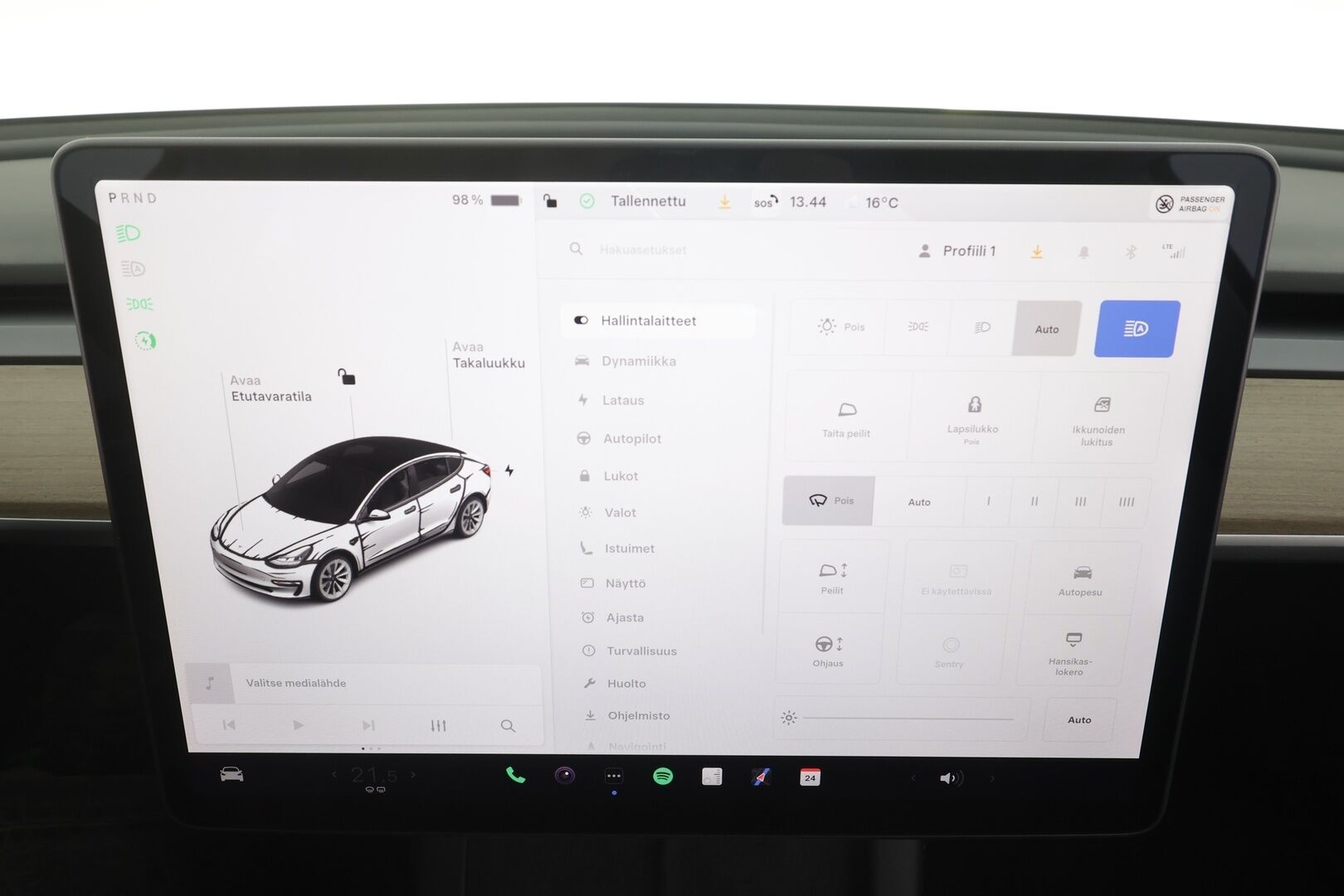 Tesla Model 3 2021 Long Range - | Koukku | ILP | Lasikatto | ACC | Matrix-LED | P.Kamera | Muistipenkki | Premium Audio | Navi | Kaistavahti | Keyless | Premium Connectivity | 1-om Suomi-auto | 2x Latauskaapelit | Kahdet renkaat |