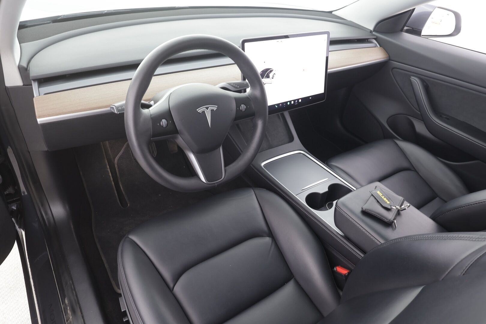 Tesla Model 3 2021 Long Range - | Koukku | ILP | Lasikatto | ACC | Matrix-LED | P.Kamera | Muistipenkki | Premium Audio | Navi | Kaistavahti | Keyless | Premium Connectivity | 1-om Suomi-auto | 2x Latauskaapelit | Kahdet renkaat |