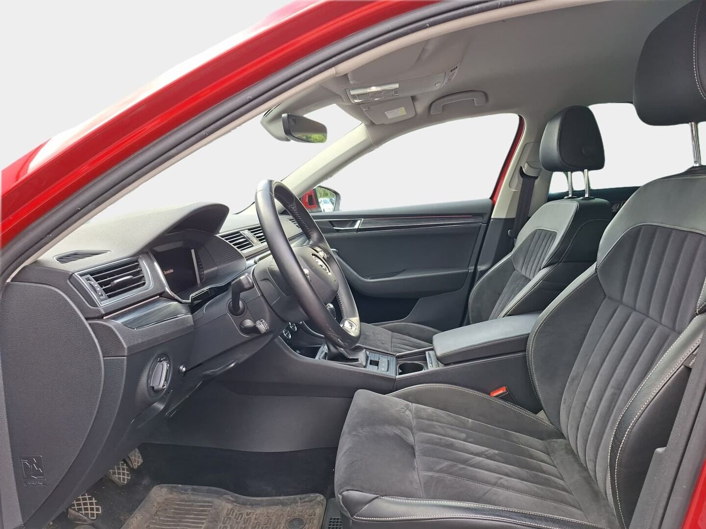 Skoda Superb 2021 1,5 TSI ACT Style - 1.Om | Suomi-auto | ACC | Webasto | Matrix LED | Muistipenkit | P-kamera | Taittuva koukku | Canton | BLIS | Digimittaristo | Navi | KeyLess | Nahka-alcantara | 2x Renkaat | Suomi-auto