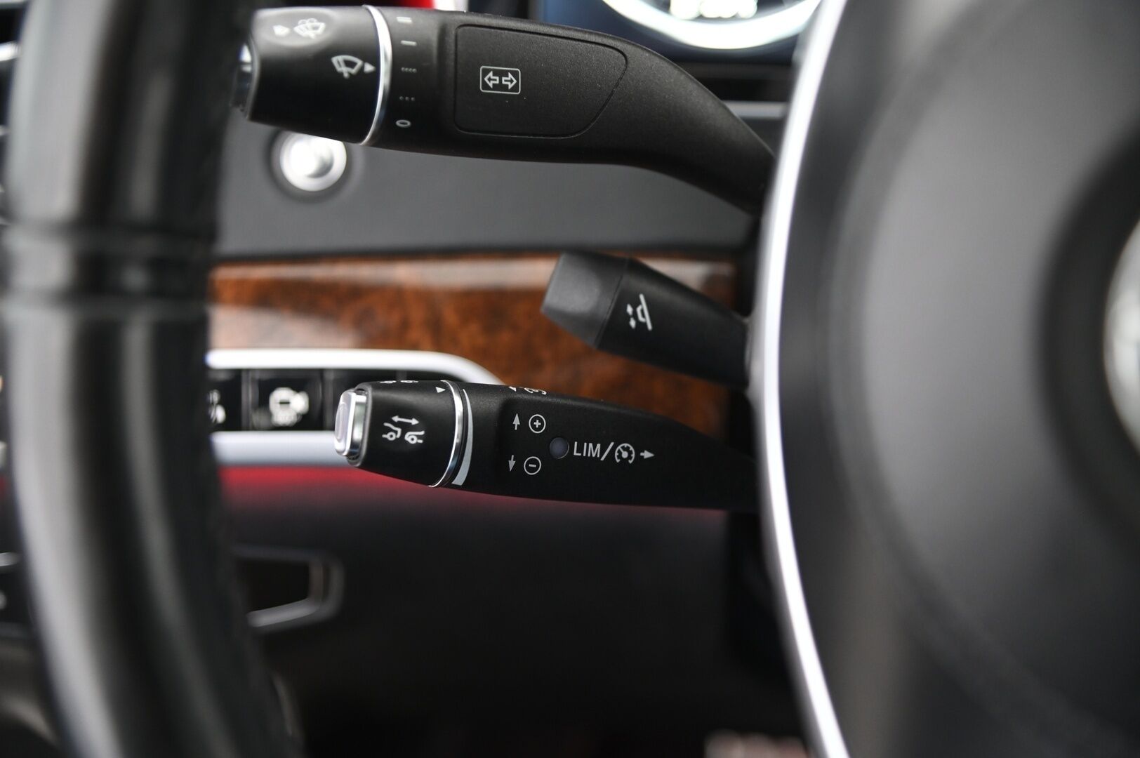 Mercedes-Benz S 2017 500 e L AMG-Styling - Burmester | Panorama | 360 | DTR+ | imuovet | HUD | Ilmastoidut takapenkit | Puhdas CarVertical | Airmatic | Digimittaristo | Ilmastoidut mukitelineet | Soft close | Night Vision | 