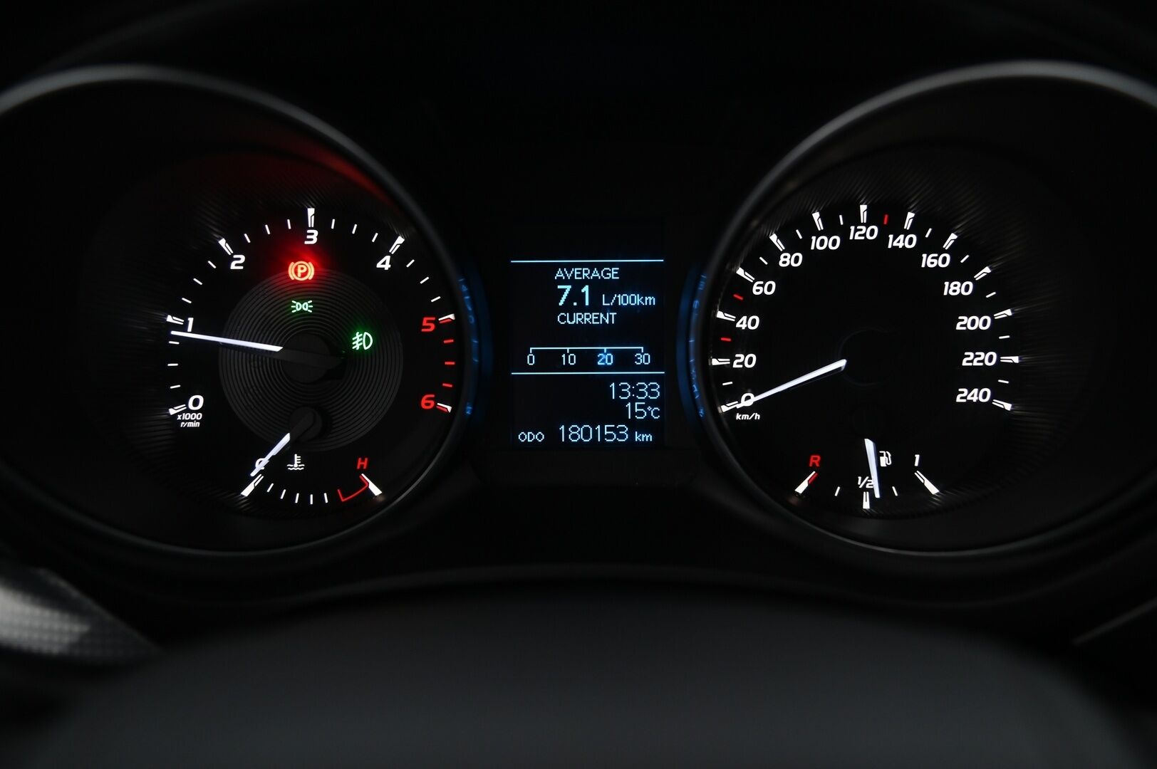 Toyota Avensis 2016 1,6 D-4D Active Touring Sports *Koukku / Kamera / Vakkari / Lohko / Kaistavahti* - 2x renkaat ja vanteet / Juuri leimattu / Erikoisväri - HULLUT AVAJAISHULINAT KORKOTARJOUS 3,29 %