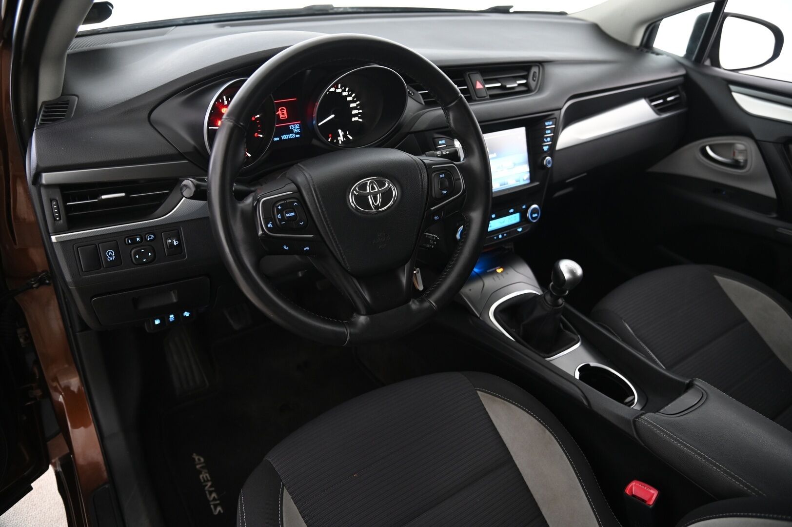 Toyota Avensis 2016 1,6 D-4D Active Touring Sports *Koukku / Kamera / Vakkari / Lohko / Kaistavahti* - 2x renkaat ja vanteet / Juuri leimattu / Erikoisväri - HULLUT AVAJAISHULINAT KORKOTARJOUS 3,29 %