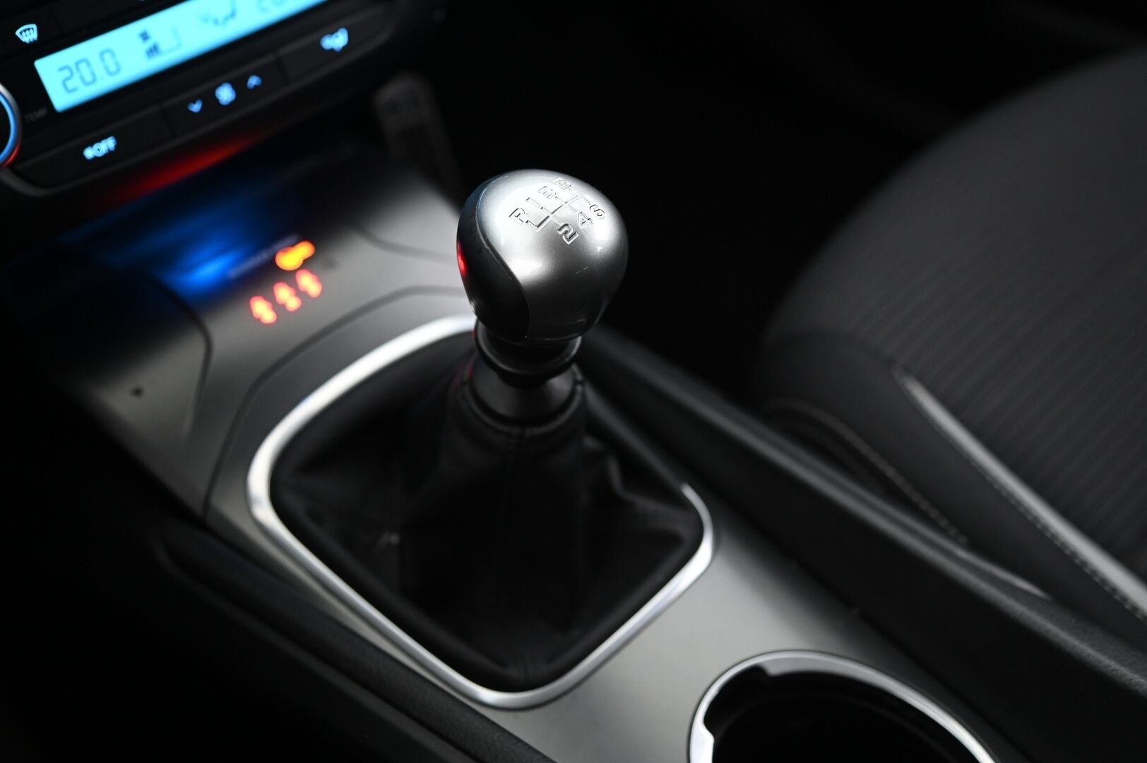 Toyota Avensis 2016 1,6 D-4D Active Touring Sports *Koukku / Kamera / Vakkari / Lohko / Kaistavahti* - 2x Toyotan alut / Juuri leimattu / Erikoisväri