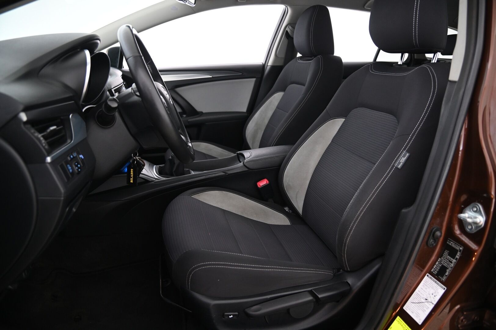 Toyota Avensis 2016 1,6 D-4D Active Touring Sports *Koukku / Kamera / Vakkari / Lohko / Kaistavahti* - 2x Toyotan alut / Juuri leimattu / Erikoisväri