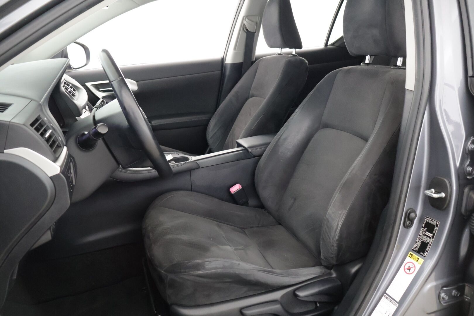 Lexus CT 2013 200H * P-Kamera / Vakionopeudensäädin / Alcantara penkit * - Myydään juuri katsastettuna / Siisti yksilö kyseessä / Kummatkin renkaat ajokuntoiset* - HULLUT JOULUT KORKOTARJOUS 2,49% 