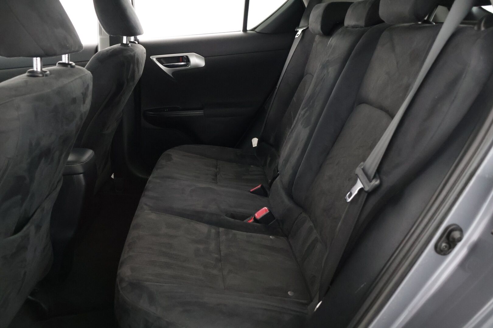 Lexus CT 2013 200H * P-Kamera / Vakionopeudensäädin / Alcantara penkit * - Myydään juuri katsastettuna / Siisti yksilö kyseessä / Kummatkin renkaat ajokuntoiset* - HULLUT JOULUT KORKOTARJOUS 2,49% 