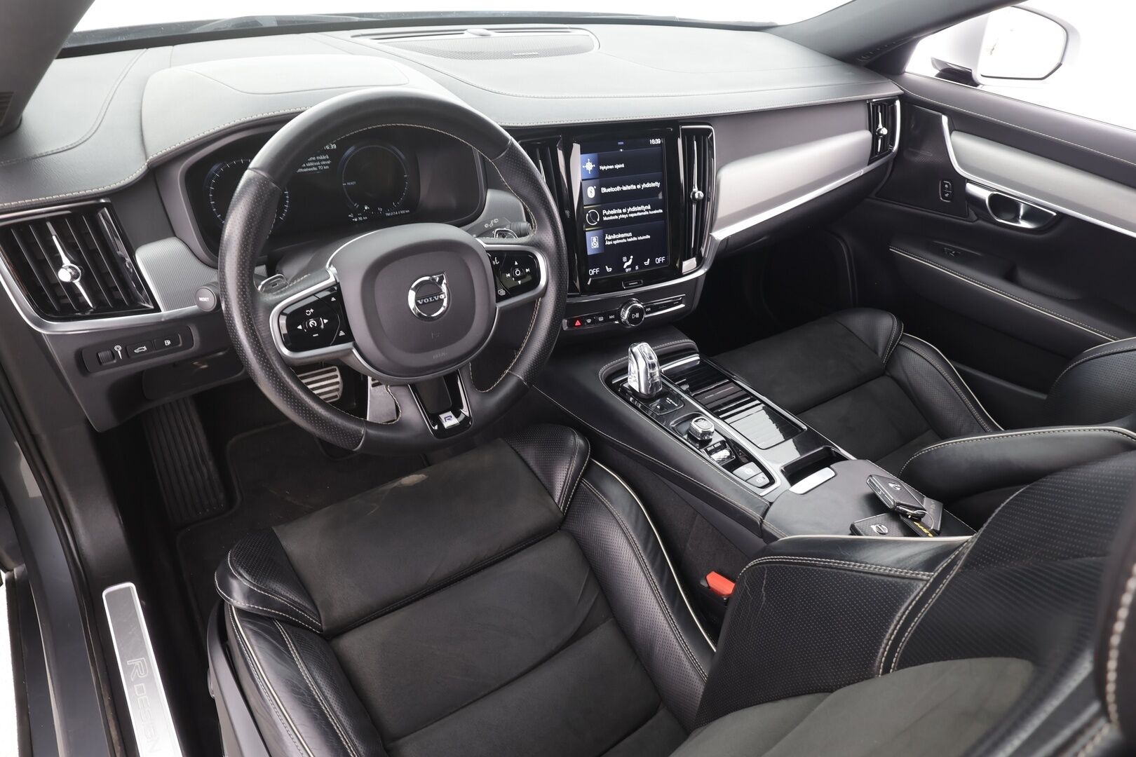 Volvo V90 2019 T8 AWD R-Design - Webasto | ACC | Harman&Kardon | Koukku | 360-Kamera | Full LED | Nahka-Alcantara | Lämpölasi | SUPERVARUSTEET!