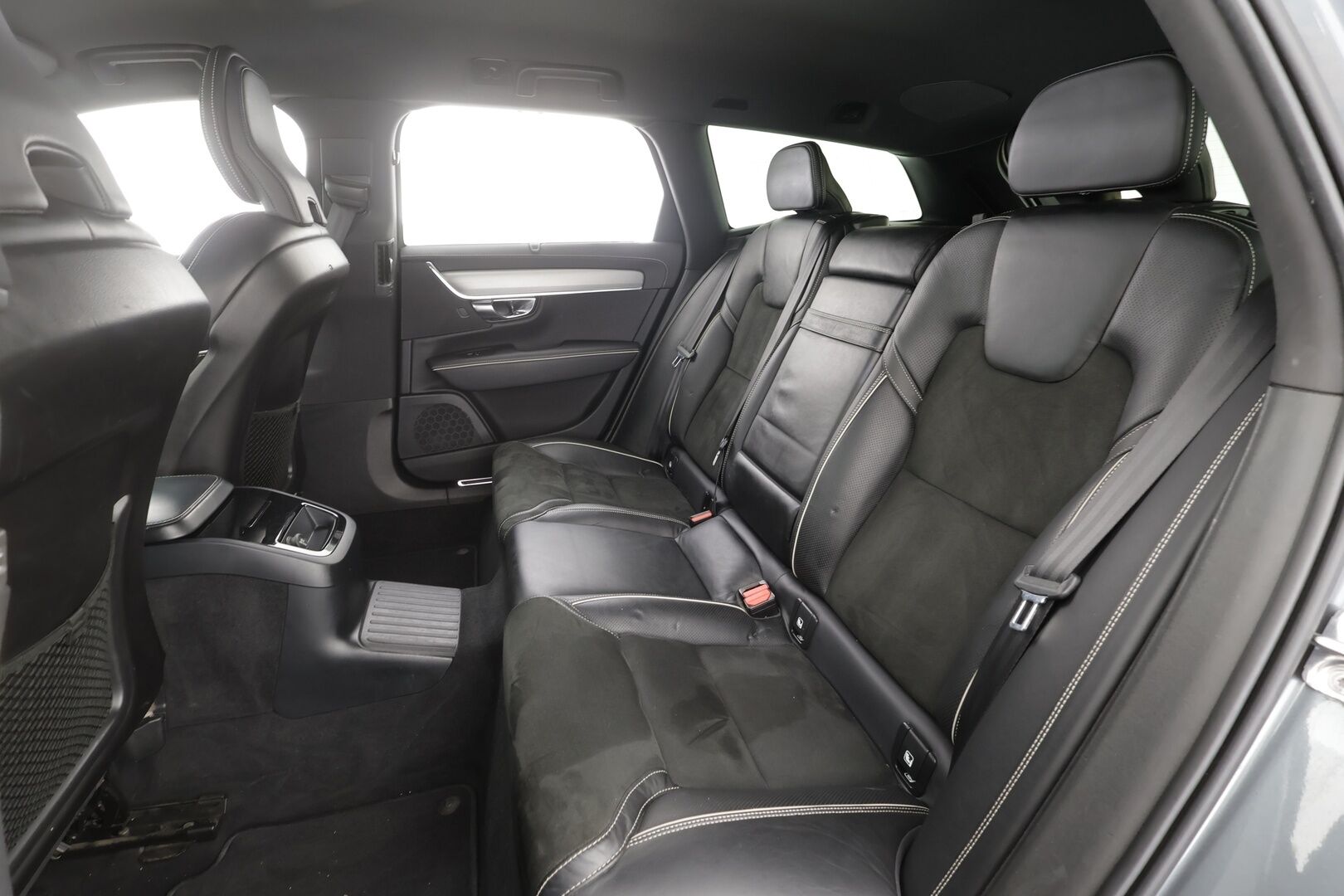 Volvo V90 2019 T8 AWD R-Design - Webasto | ACC | Harman&Kardon | Koukku | 360-Kamera | Full LED | Nahka-Alcantara | Lämpölasi | SUPERVARUSTEET!