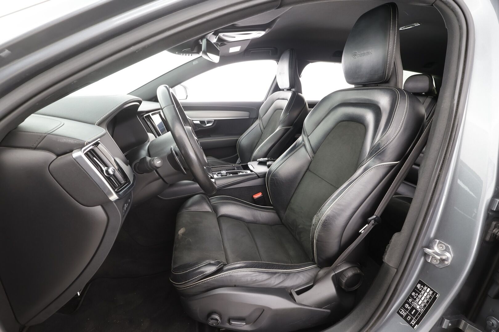 Volvo V90 2019 T8 AWD R-Design - Webasto | ACC | Harman&Kardon | Koukku | 360-Kamera | Full LED | Nahka-Alcantara | Lämpölasi | SUPERVARUSTEET!
