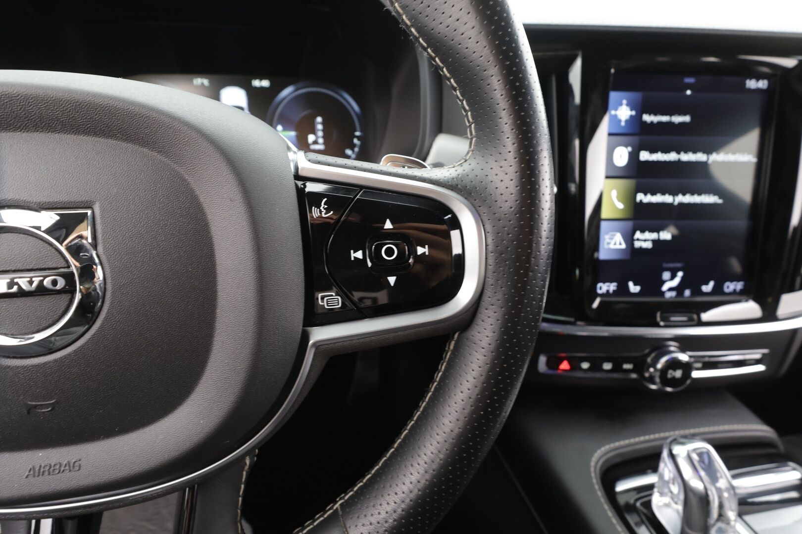 Volvo V90 2019 T8 AWD R-Design - Webasto | ACC | Harman&Kardon | Koukku | 360-Kamera | Full LED | Nahka-Alcantara | Lämpölasi | SUPERVARUSTEET!