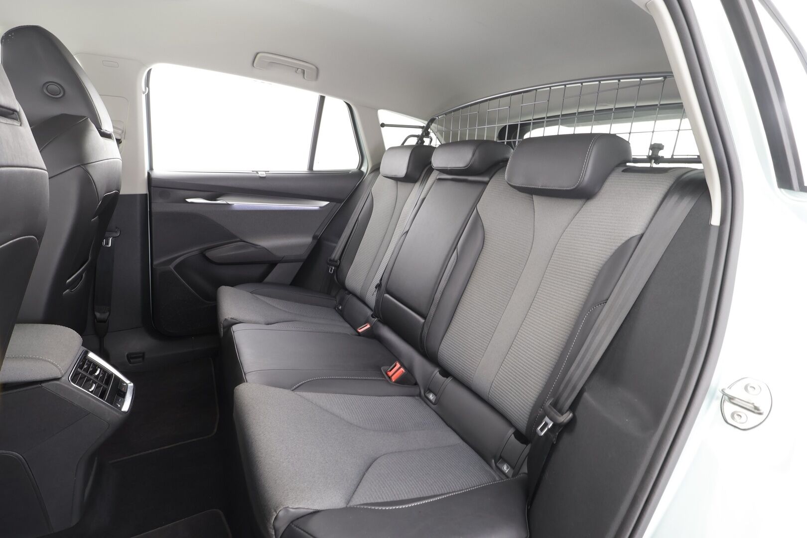 Skoda Enyaq 2021 80 Launch Edition iV * ILP / Koukku / ACC / LED / P.Kamera / Navi / Kaistavahti / Digimittaristo * - Suomi-auto / Kahdet renkaat 