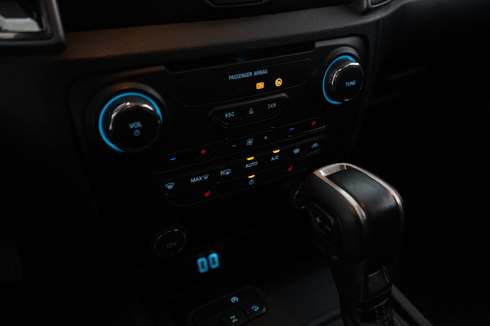 Ford Ranger 2020 Double Cab 2,0 TDCi 170 hp A10 4x4 XLT *Suomen hienoin! / Webasto kauk. / Koukku / Lisävalot / Vetotapakytkentä / Ford Pass Connect / Kaistavahti* - HULLUT AVAJAISHULINAT KORKOTARJOUS 3,29 %