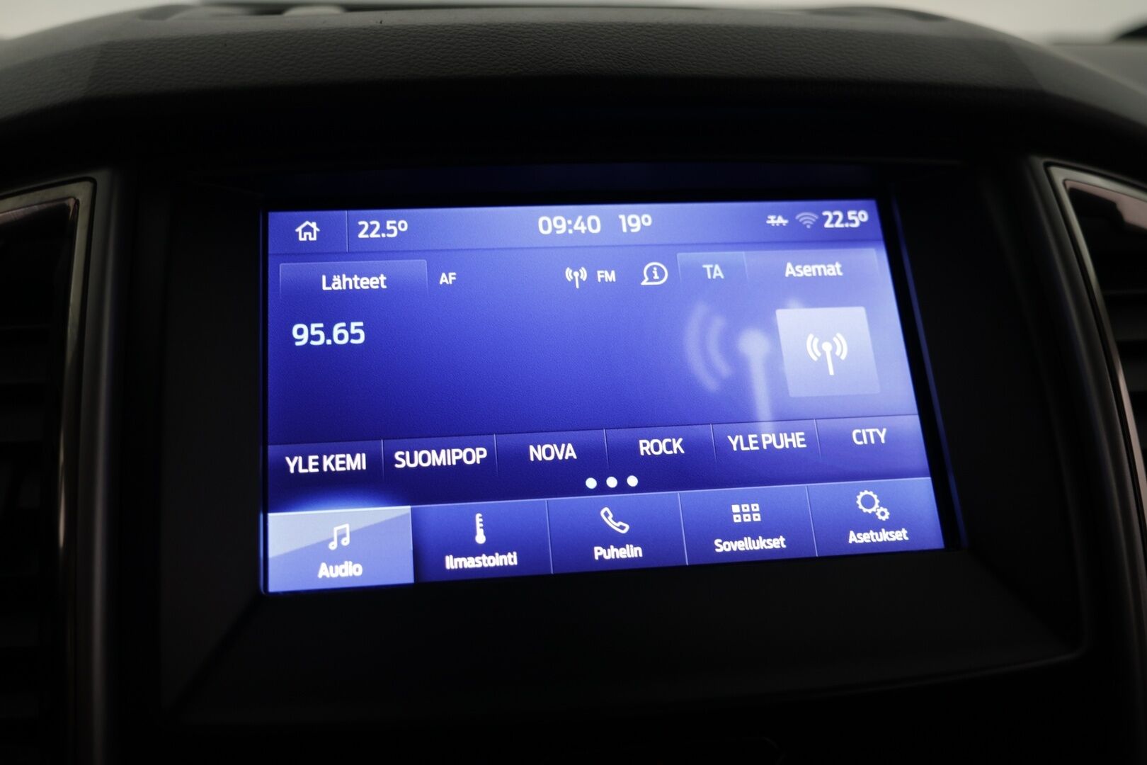 Ford Ranger 2020 Double Cab 2,0 TDCi 170 hp A10 4x4 XLT - Aivan jäätävilla varusteilla| Webasto kauk. | Koukku | Lisävalot | Vetotapakytkentä | Ford Pass Connect | Kaistavahti |