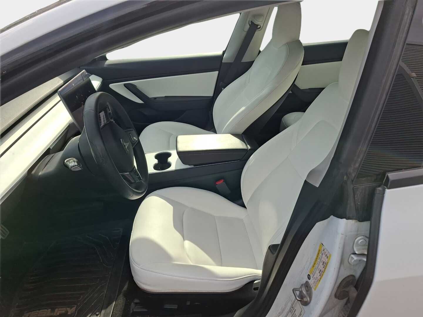 Tesla Model 3 2020 Performance - | Kahdet renkaat vanteineen | Valkoiset nahat | Suomi-auto | Alustasarja | 