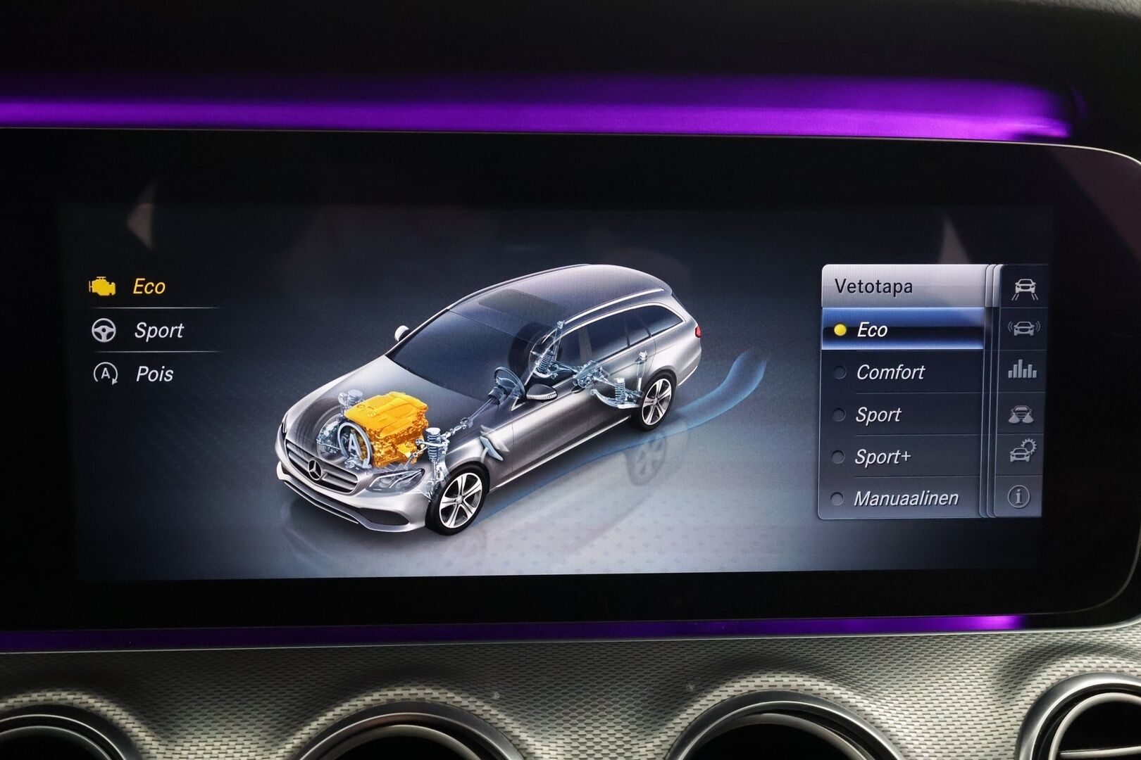 Mercedes-Benz E 2017 220 d T A Premium Business * Distronic Plus / Koukku / Lohko / Widescreen / Multibeam / Osasähköt * - Kahdet Renkaat