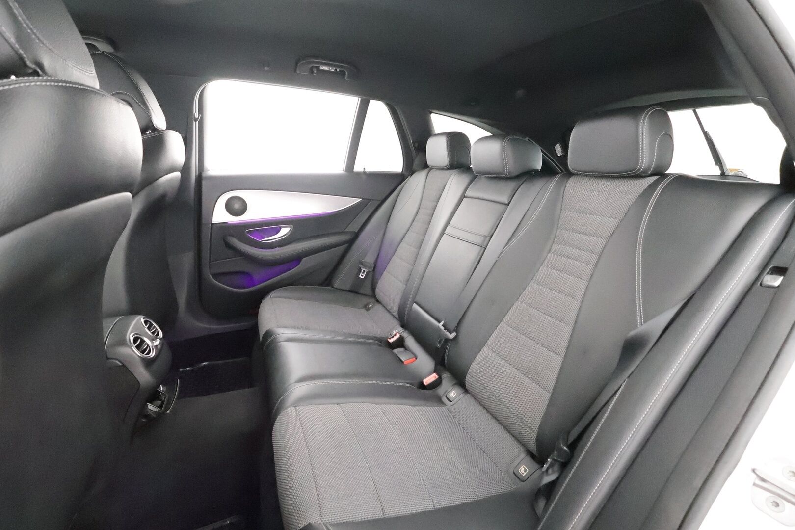 Mercedes-Benz E 2017 220 d T A Premium Business * Distronic Plus / Widescreen / Multibeam / Koukku / Sporttipenkit / Lohko* - Kahdet Renkaat - HULLUT AVAJAISHULINAT KORKOTARJOUS 3,29 %