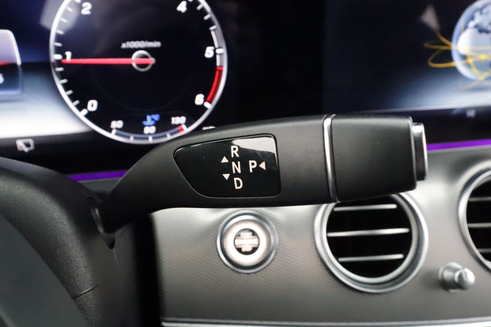 Mercedes-Benz E 2017 220 d T A Premium Business * Distronic Plus / Koukku / Lohko / Widescreen / Multibeam / Osasähköt * - Kahdet Renkaat