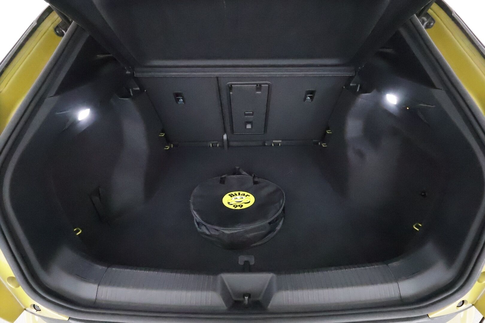 Volkswagen ID.4 2021 Pro Performance Business 150 kW **Lämpöpumppu / Koukku / Adapt.Vakkari / Matrix-LED / P.Kamera / Navi / Kaistavahti** - 1-om Suomi-auto / Akku kuntotarkastettu / 2x Latauskaapelit / Kahdet Renkaat / Juuri Huollettu!