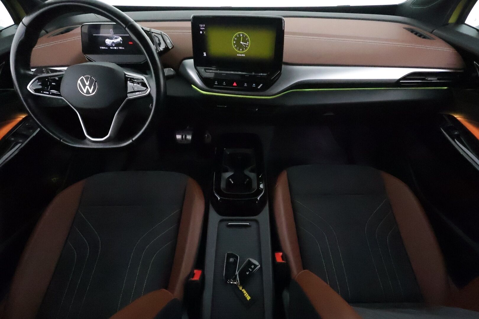 Volkswagen ID.4 2021 Pro Performance Business 150 kW **Lämpöpumppu / Koukku / Adapt.Vakkari / Matrix-LED / P.Kamera / Navi / Kaistavahti** - 1-om Suomi-auto / Akku kuntotarkastettu / 2x Latauskaapelit / Kahdet Renkaat / Juuri Huollettu!