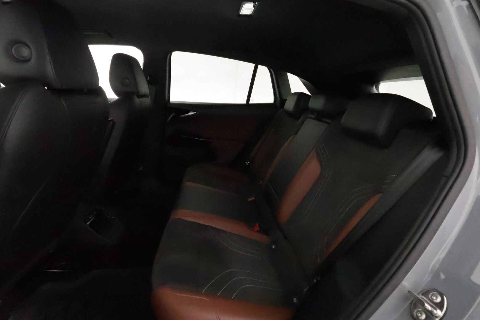 Volkswagen ID.4 2021 Pro Performance Business 150 kW **Lämpöpumppu / Adapt.Vakkari / Matrix-LED / P. Kamera / Kaistavahti / Navi / Keyless** - 1-om Suomi-auto / 2x Latauskaapelit / Kahdet Renkaat / Merkkihuollettu!
