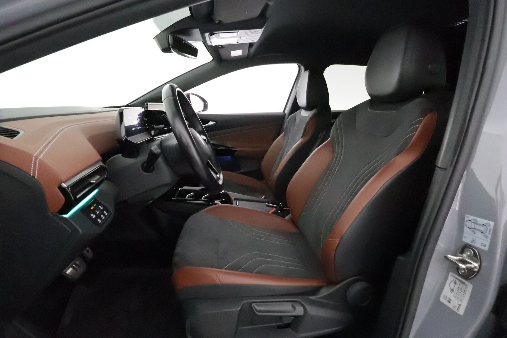 Volkswagen ID.4 2021 Pro Performance Business 150 kW **Lämpöpumppu / Adapt.Vakkari / Matrix-LED / P. Kamera / Kaistavahti / Navi / Keyless** - 1-om Suomi-auto / 2x Latauskaapelit / Kahdet Renkaat / Merkkihuollettu!