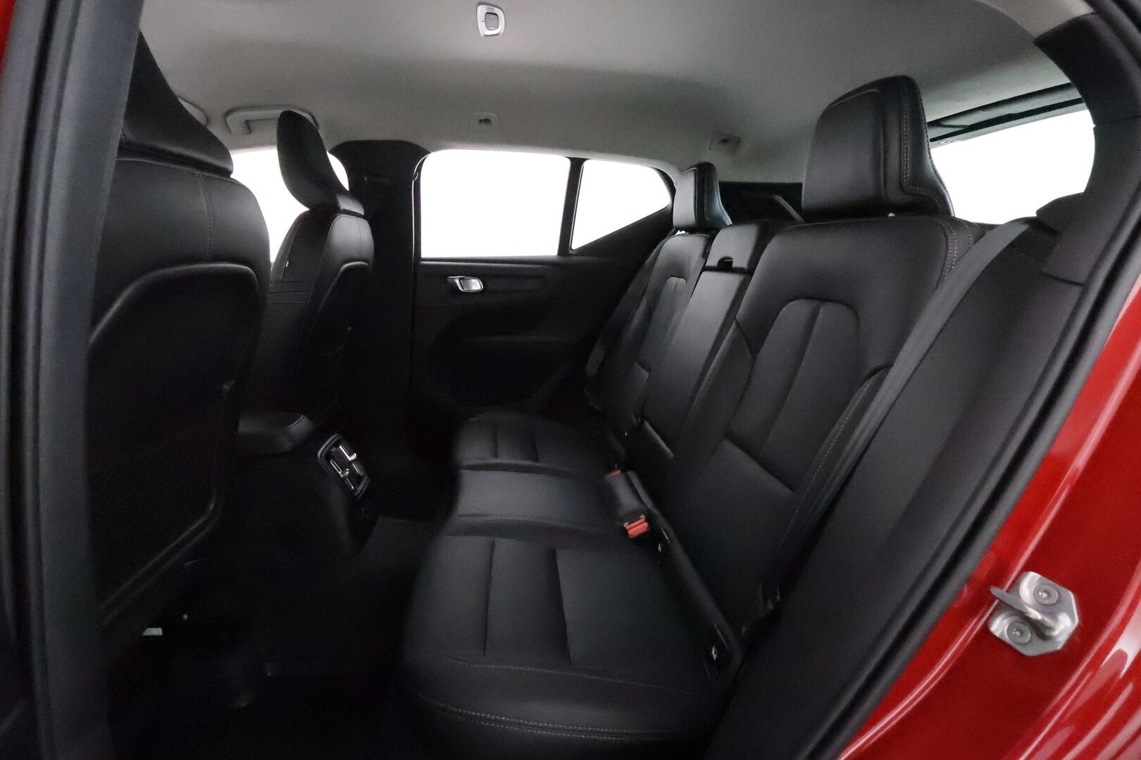 Volvo XC40 2021 T5 TwE Business Inscription aut **Adapt.vakkari / Full LED / Muistipenkki / 360° / Webasto / Navi / KeylessGo** - 3,99 % KORKOTARJOUS TÄHÄN AUTOON - 1.Om Suomi-auto / Kahdet renkaat aluvanteilla / Merkkihuollettu / Sähköpenkit / Penkinlämmittimet takana / Tuulilasin lämmitin / BLIS / Koukku