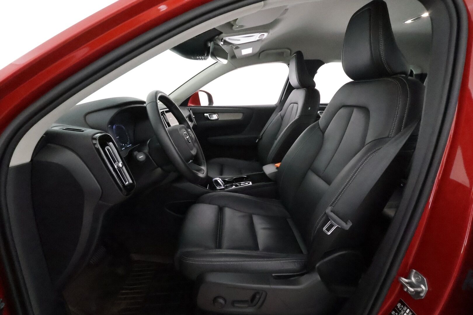 Volvo XC40 2021 T5 TwE Business Inscription aut **Adapt.vakkari / Full LED / Muistipenkki / 360° / Webasto / Navi / KeylessGo** - 3,99 % KORKOTARJOUS TÄHÄN AUTOON - 1.Om Suomi-auto / Kahdet renkaat aluvanteilla / Merkkihuollettu / Sähköpenkit / Penkinlämmittimet takana / Tuulilasin lämmitin / BLIS / Koukku