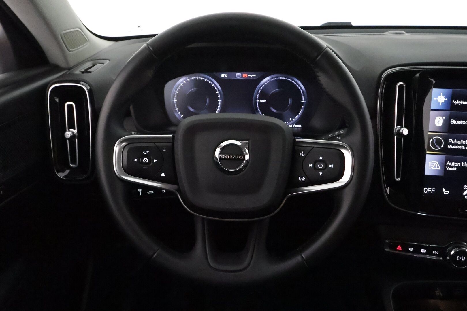 Volvo XC40 2021 T5 TwE Business Inscription aut **Adapt.vakkari / Full LED / Muistipenkki / 360° / Webasto / Navi / KeylessGo** - 3,99 % KORKOTARJOUS TÄHÄN AUTOON - 1.Om Suomi-auto / Kahdet renkaat aluvanteilla / Merkkihuollettu / Sähköpenkit / Penkinlämmittimet takana / Tuulilasin lämmitin / BLIS / Koukku
