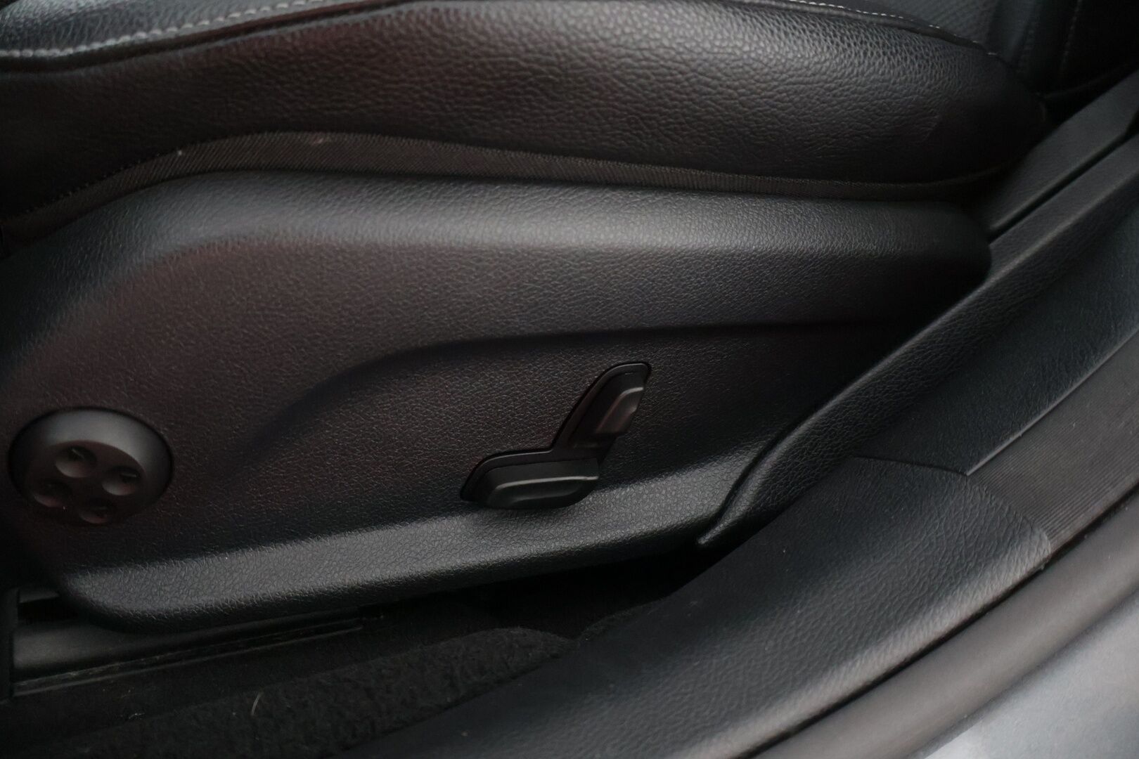 Mercedes-Benz E 2017 220 d 4Matic T A All-Terrain * Distronic+ / Webasto / Ilma-Alusta / Sähkökontti / Vetokoukku / P-Kamera* - Adapt. Cruise / 2x Vanteet & Renkaat / Hyvin huollettu! - HULLUT AVAJAISHULINAT KORKOTARJOUS 3,29 %