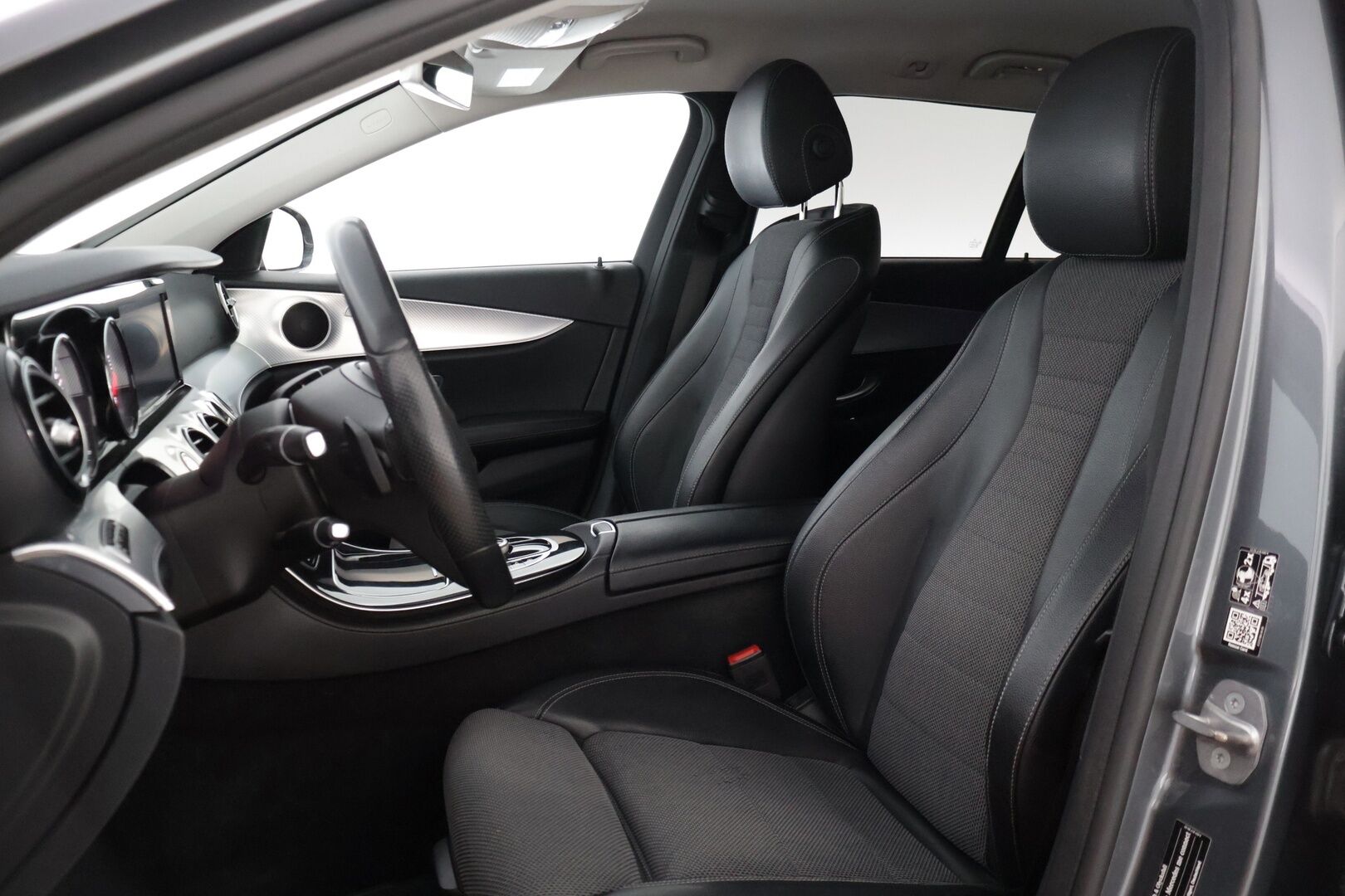 Mercedes-Benz E 2017 220 d 4Matic T A All-Terrain * Distronic+ / Webasto / Ilma-Alusta / Sähkökontti / Vetokoukku / P-Kamera* - Adapt. Cruise / 2x Vanteet & Renkaat / Hyvin huollettu! 