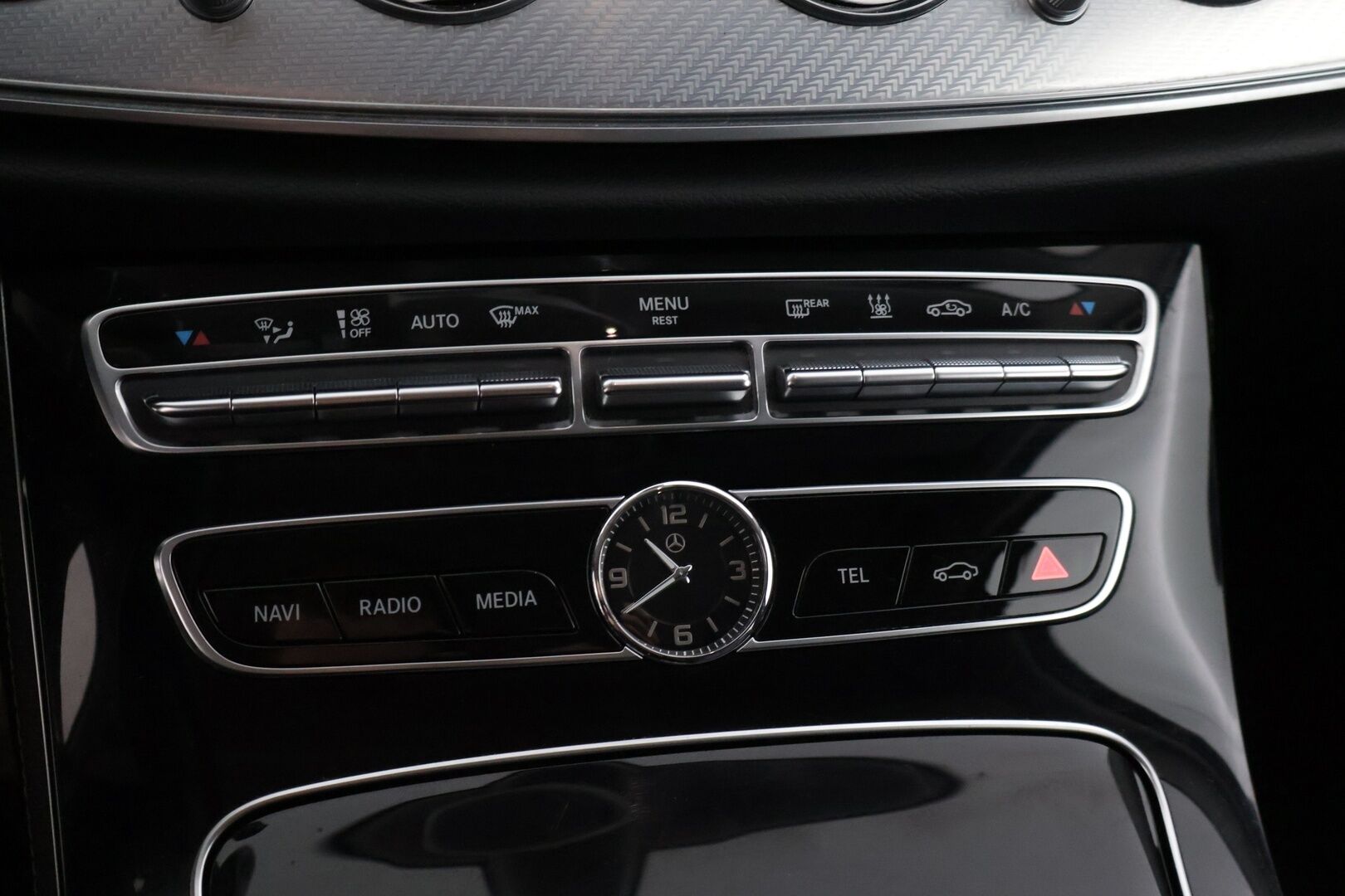 Mercedes-Benz E 2017 220 d 4Matic T A All-Terrain * Distronic+ / Webasto / Ilma-Alusta / Sähkökontti / Vetokoukku / P-Kamera* - Adapt. Cruise / 2x Vanteet & Renkaat / Hyvin huollettu! - HULLUT AVAJAISHULINAT KORKOTARJOUS 3,29 %