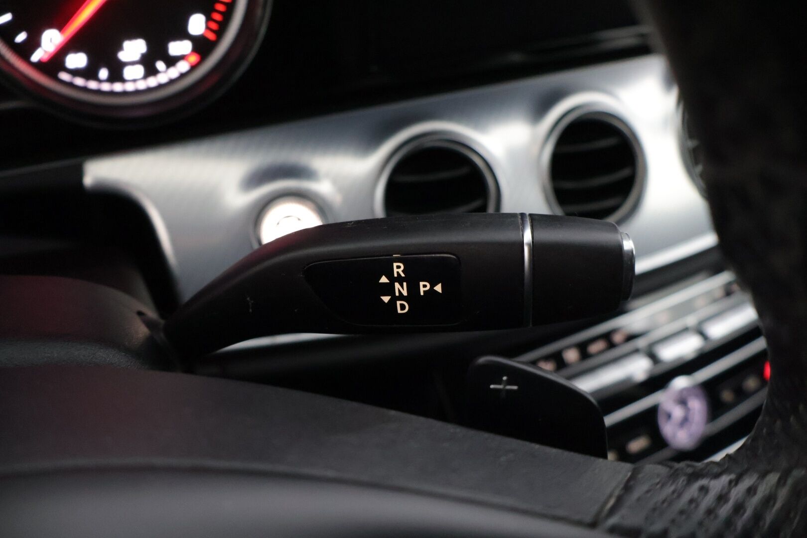 Mercedes-Benz E 2017 220 d 4Matic T A All-Terrain * Distronic+ / Webasto / Ilma-Alusta / Sähkökontti / Vetokoukku / P-Kamera* - Adapt. Cruise / 2x Vanteet & Renkaat / Hyvin huollettu! 