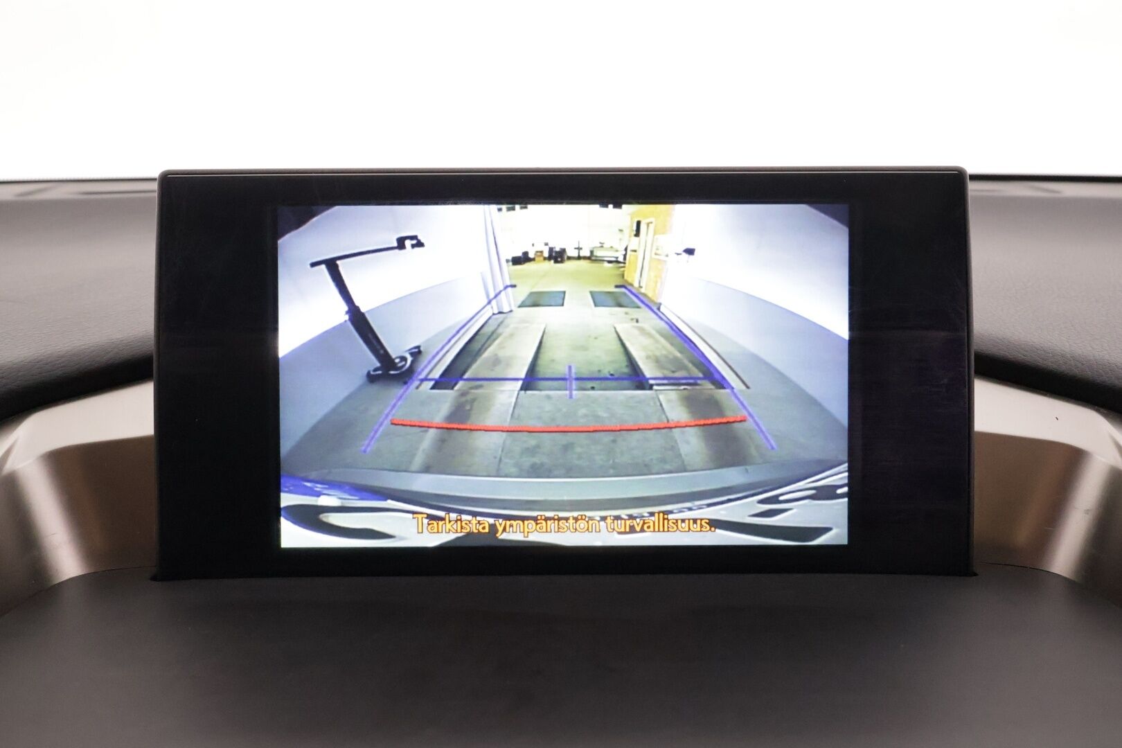 Lexus NX 2016 300h Hybrid A AWD Comfort * Webasto / LED / P.Kamera / Puolinahat / Navi / Bluetooth / Vakkari * - Kahdet renkaat