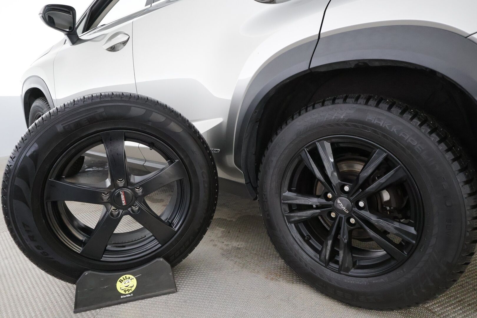 Lexus NX 2016 300h Hybrid A AWD Comfort * Webasto / LED / P.Kamera / Puolinahat / Navi / Bluetooth / Vakkari * - Kahdet renkaat - HULLUT BLACKWEEK JATKOT - KORKOTARJOUS 2,49%