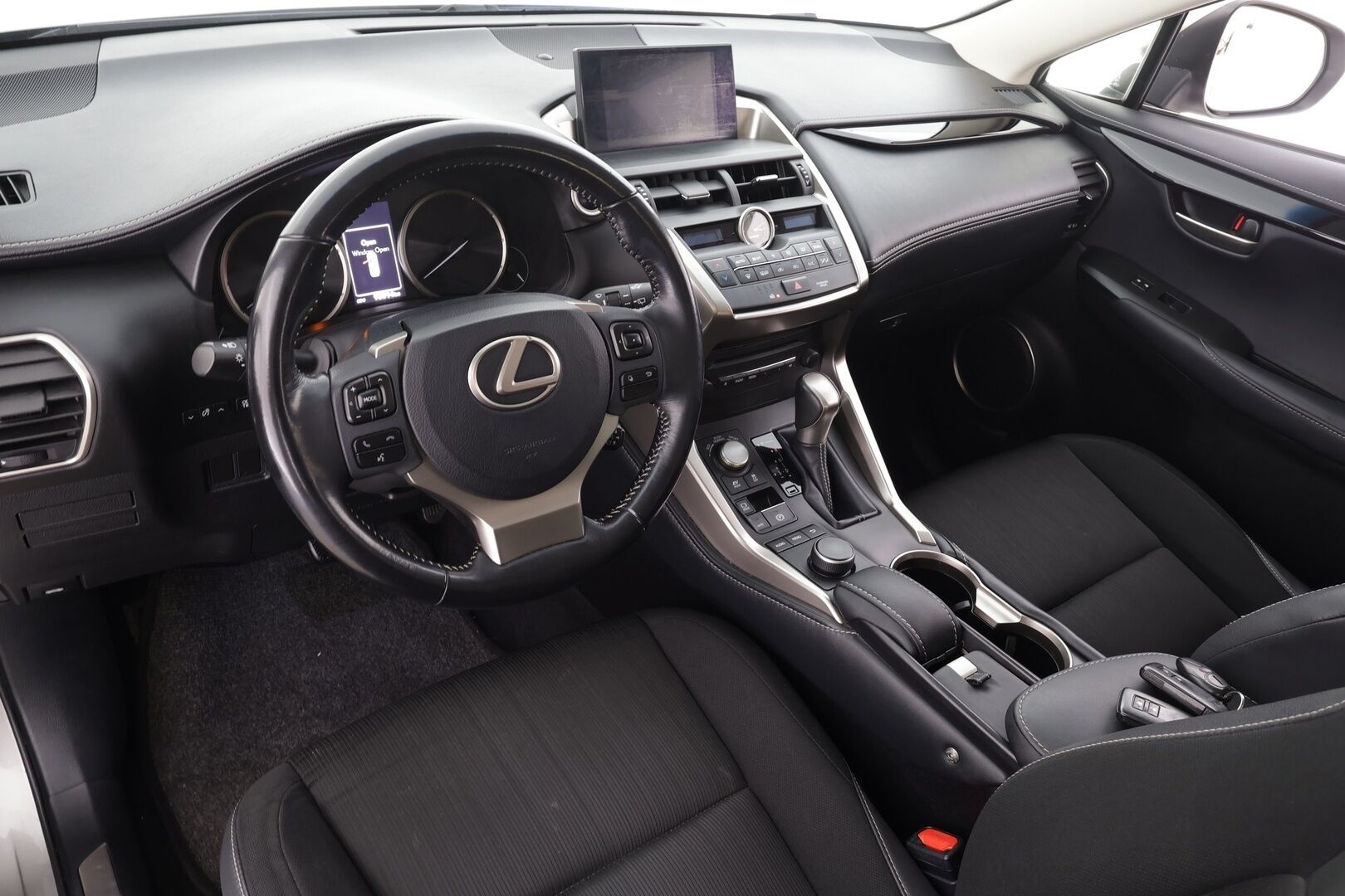 Lexus NX 2016 300h Hybrid A AWD Comfort * Webasto / LED / P.Kamera / Puolinahat / Navi / Bluetooth / Vakkari * - Kahdet renkaat - HULLUT BLACKWEEK JATKOT - KORKOTARJOUS 2,49%