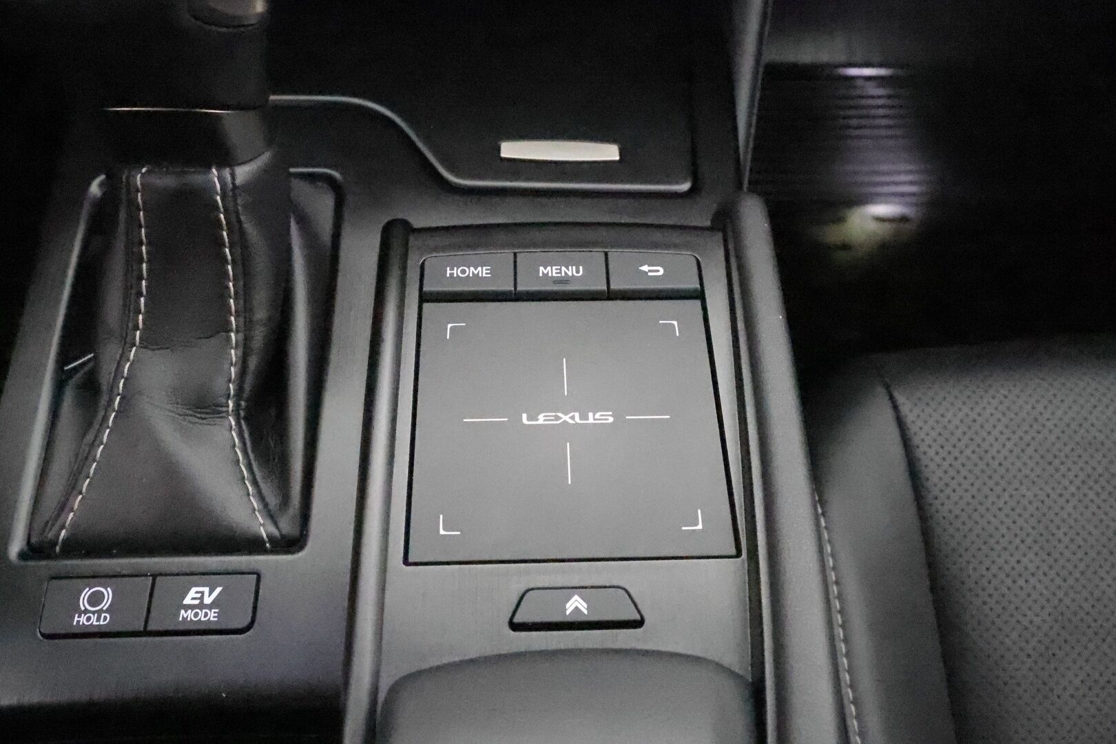 Lexus ES 2020 300H Executive **Lasikattoluukku / Adapt.Vakkari / P. Kamera / LED-valot / Nahkaverhoilu / KeylessGO / 2x Renkaat** - 3,99 % KORKOTARJOUS TÄHÄN AUTOON - 