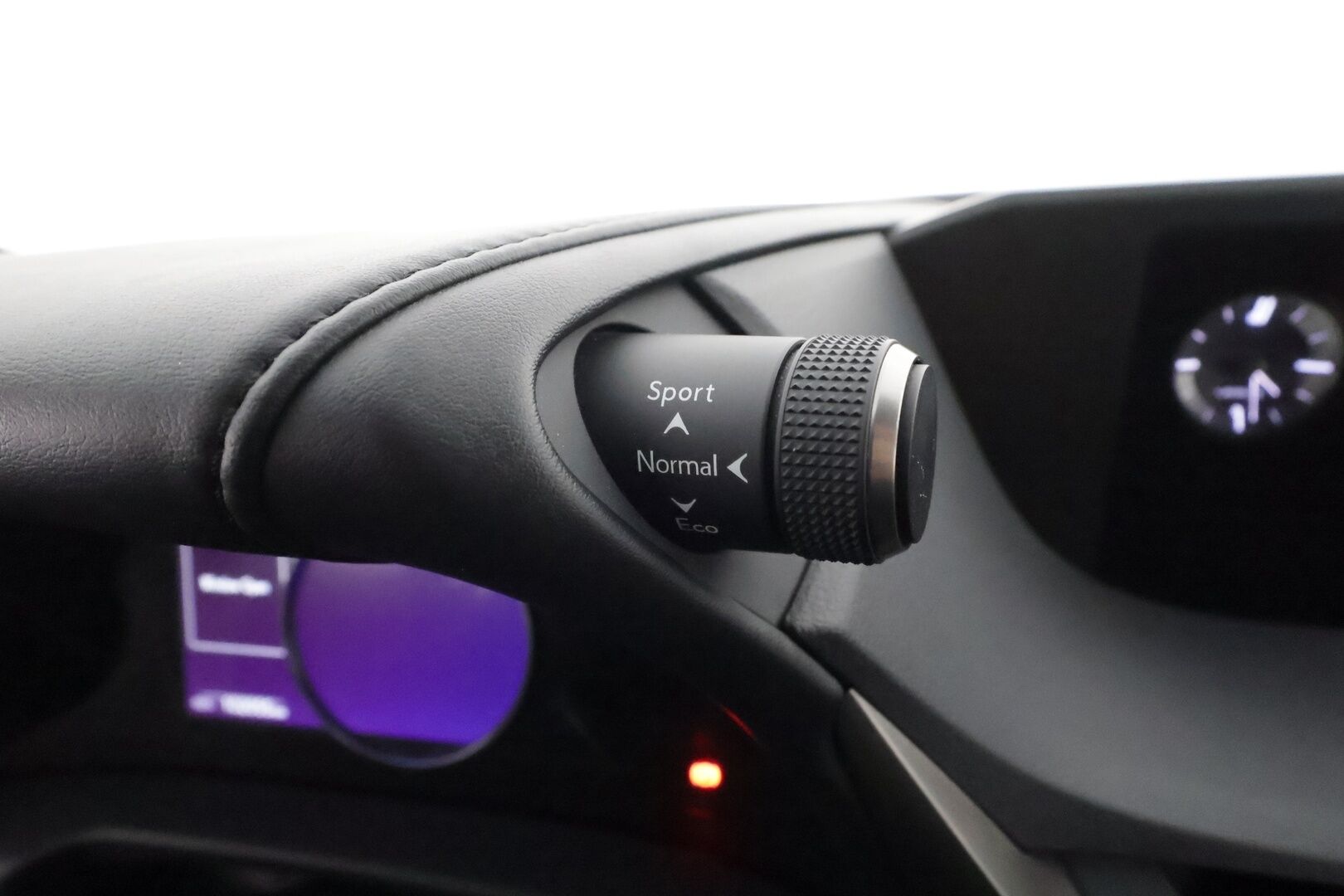 Lexus ES 2020 300H Executive / Lasikattoluukku / Adapt.Vakkari / P. Kamera / LED-valot / Nahkaverhoilu / KeylessGO / - 3,99 % KORKOTARJOUS TÄHÄN AUTOON - Apple CarPlay & Android Auto / 2x renkaat & vanteet / Upea kokonaisuus! / Merkkiliikkeen huollot