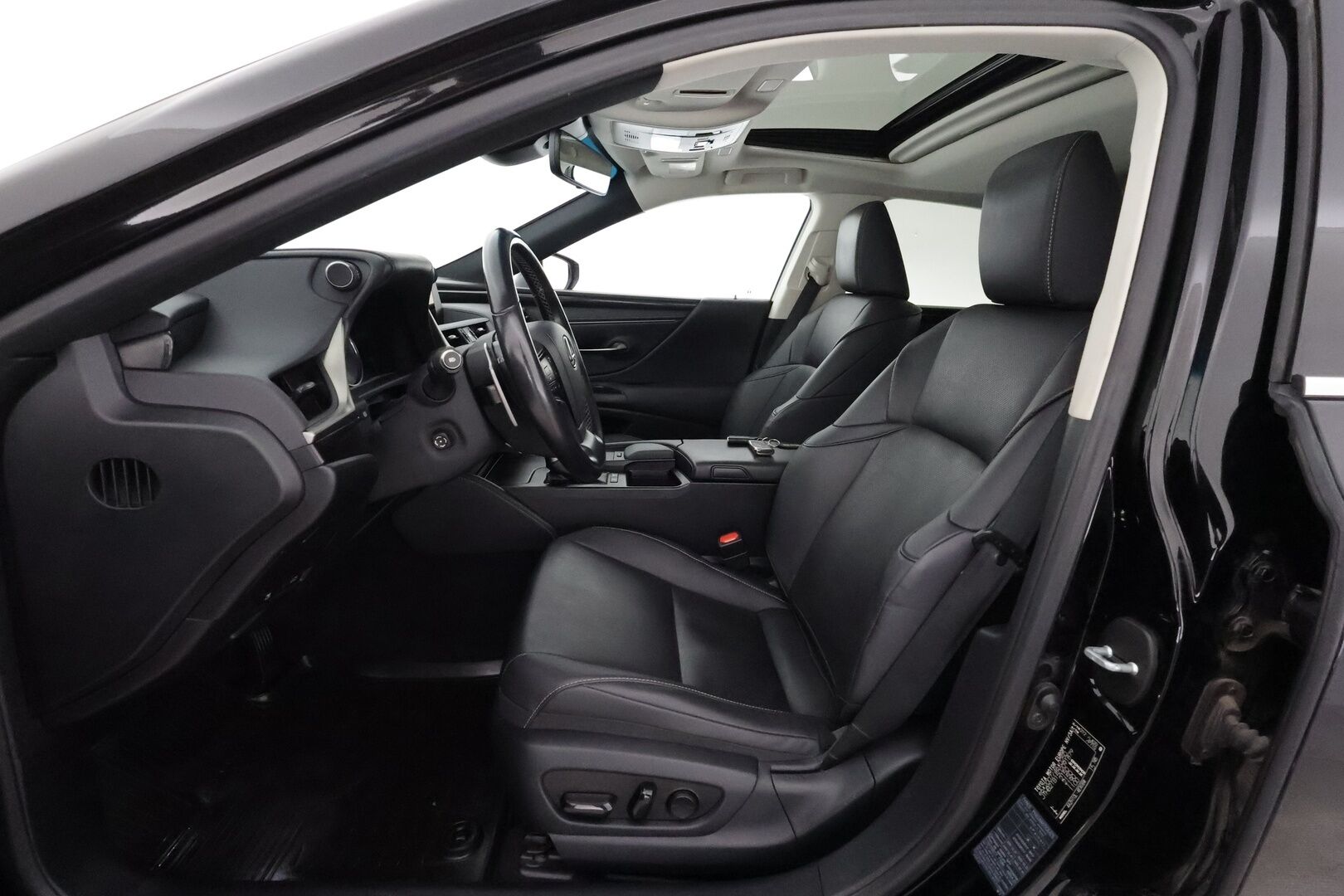 Lexus ES 2020 300H Executive **Lasikattoluukku / Adapt.Vakkari / P. Kamera / LED-valot / Nahkaverhoilu / KeylessGO / 2x Renkaat** - 3,99 % KORKOTARJOUS TÄHÄN AUTOON - 