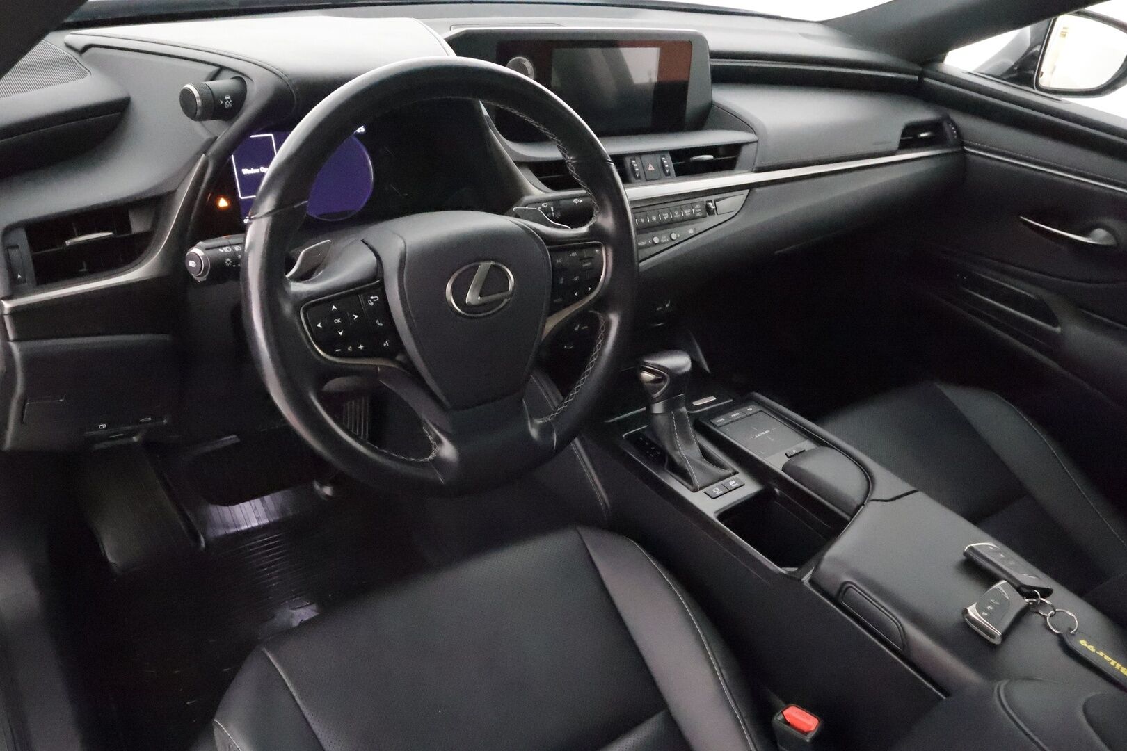 Lexus ES 2020 300H Executive **Lasikattoluukku / Adapt.Vakkari / P. Kamera / LED-valot / Nahkaverhoilu / KeylessGO / 2x Renkaat** - 3,99 % KORKOTARJOUS TÄHÄN AUTOON - 