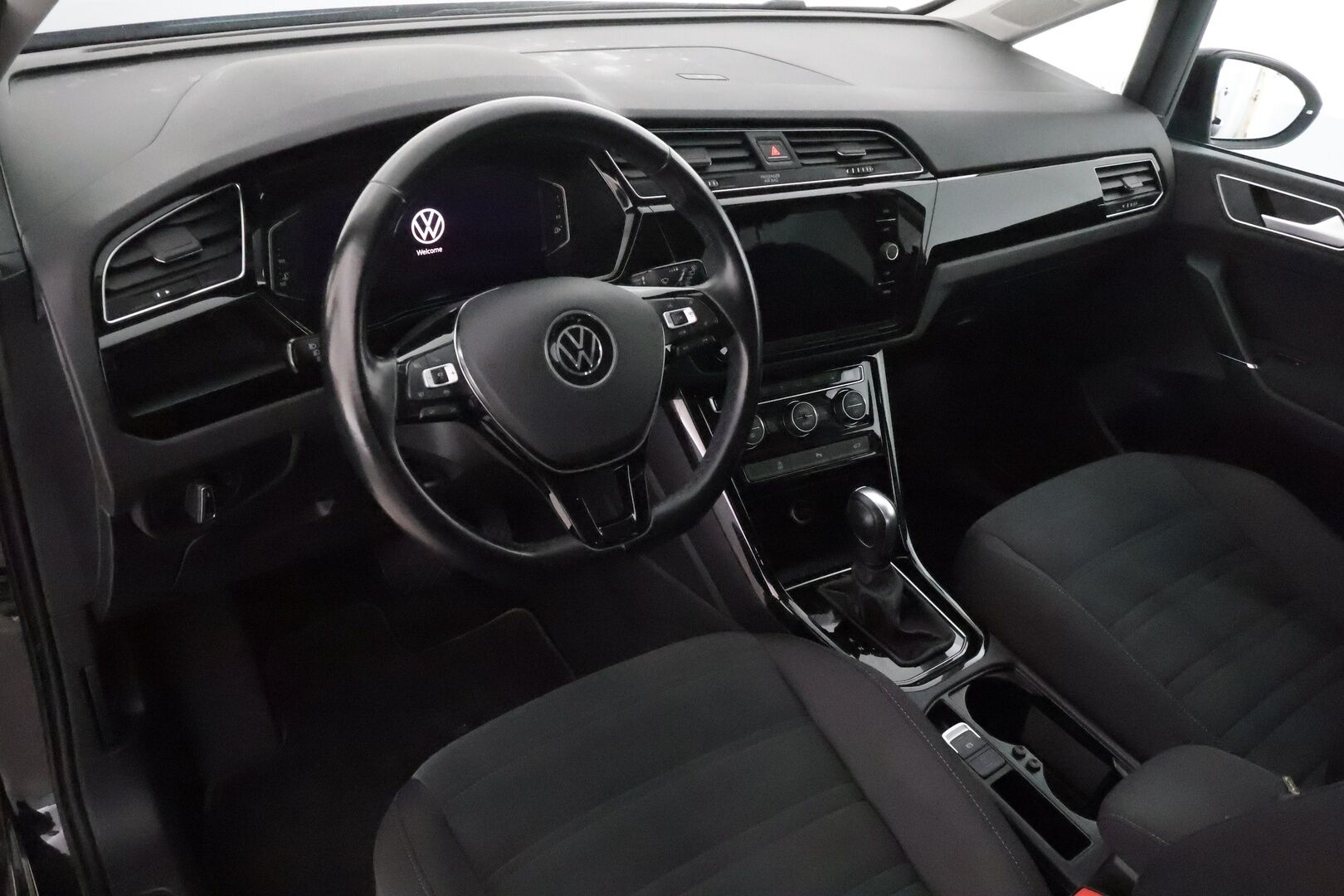 Volkswagen Touran 2021 Style 1,5 TSI EVO 110kW DSG 7-hlö **Webasto / Digimittari / LED / P-kamera / Adapt.Vakkari / Ratinlämmitin** - 3,99 % KORKOTARJOUS TÄHÄN AUTOON - 1-Om Suomi-auto / Merkkihuollettu