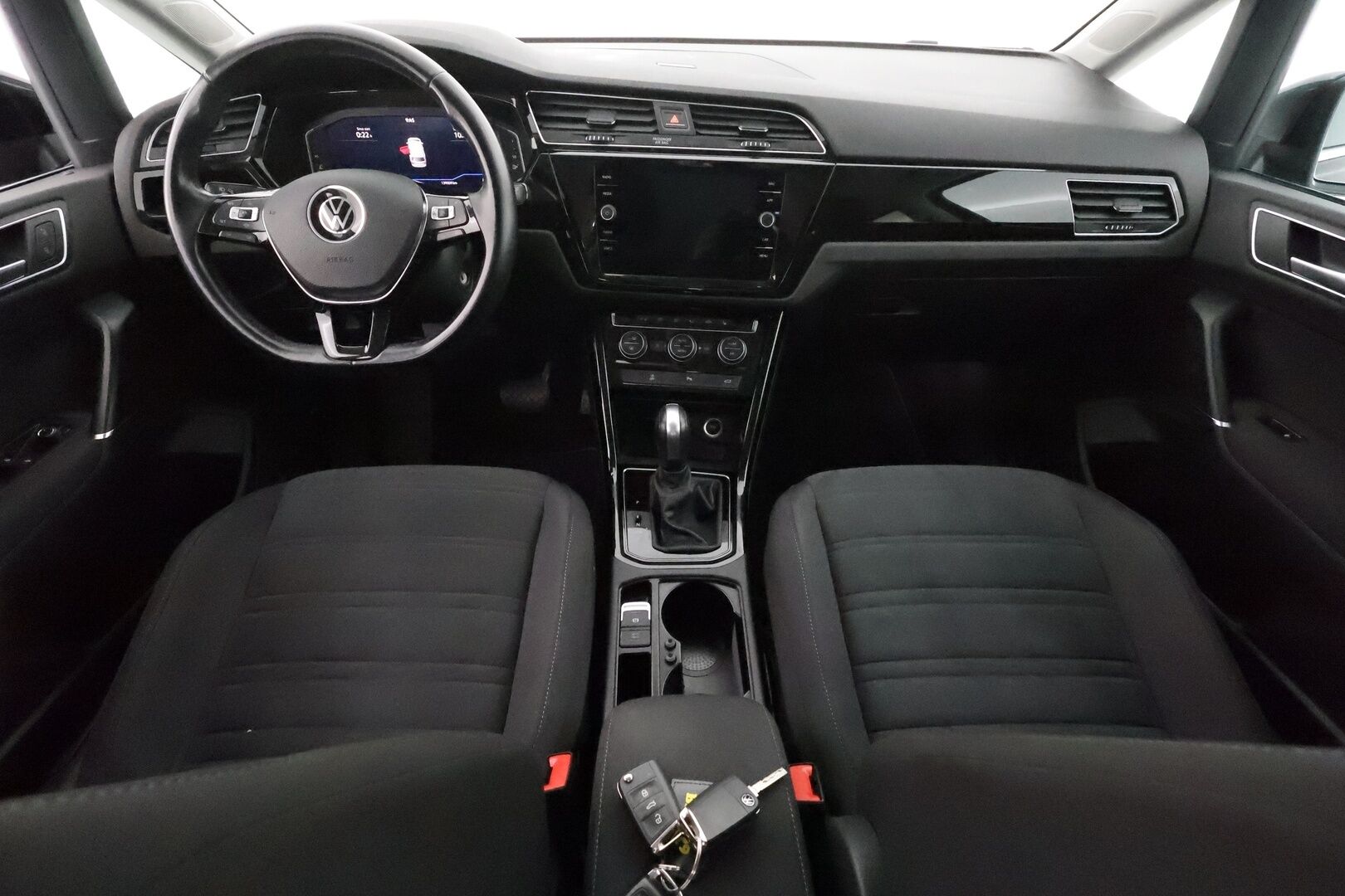 Volkswagen Touran 2021 Style 1,5 TSI EVO 110kW DSG 7-hlö **Webasto / Digimittari / LED / P-kamera / Adapt.Vakkari / Ratinlämmitin** - 3,99 % KORKOTARJOUS TÄHÄN AUTOON - 1-Om Suomi-auto / Merkkihuollettu
