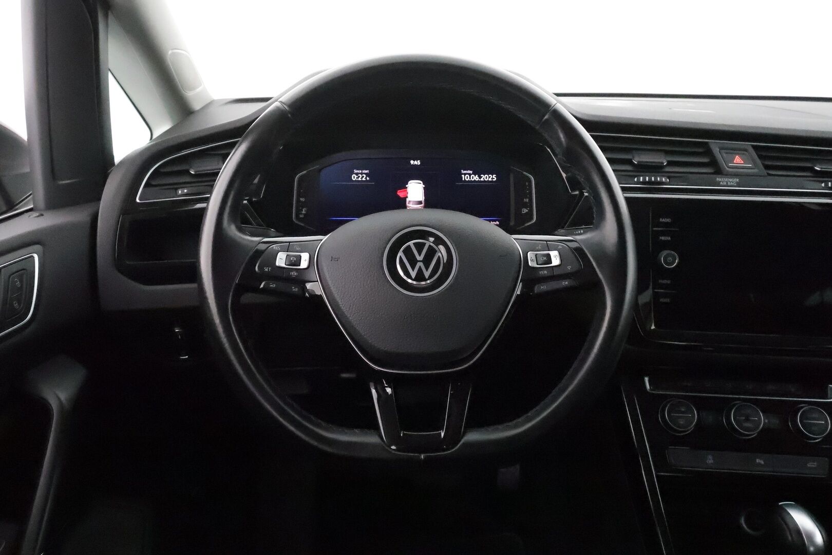 Volkswagen Touran 2021 Style 1,5 TSI EVO 110kW DSG 7-hlö **Webasto / Digimittari / LED / P-kamera / Adapt.Vakkari / Ratinlämmitin** - 3,99 % KORKOTARJOUS TÄHÄN AUTOON - 1-Om Suomi-auto / Merkkihuollettu