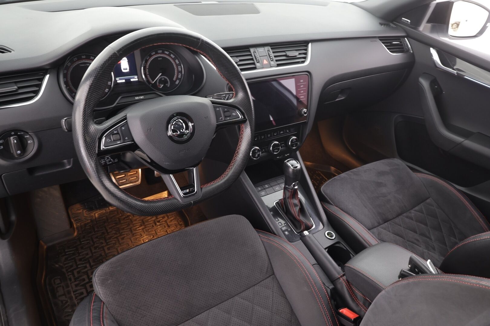 Skoda Octavia 2018 Combi 2,0 TDI 184 4x4 RS DSG *ACC / Xenon / Urheilualusta / Canton / Koukku* - Webasto / Navi / Mirrorlink