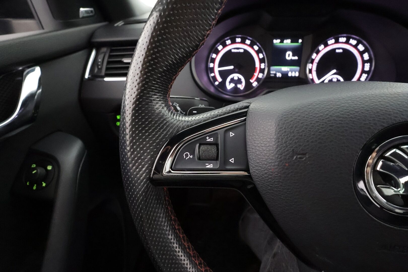 Skoda Octavia 2018 Combi 2,0 TDI 184 4x4 RS DSG *ACC / Xenon / Urheilualusta / Canton / Koukku* - Webasto / Navi / Mirrorlink